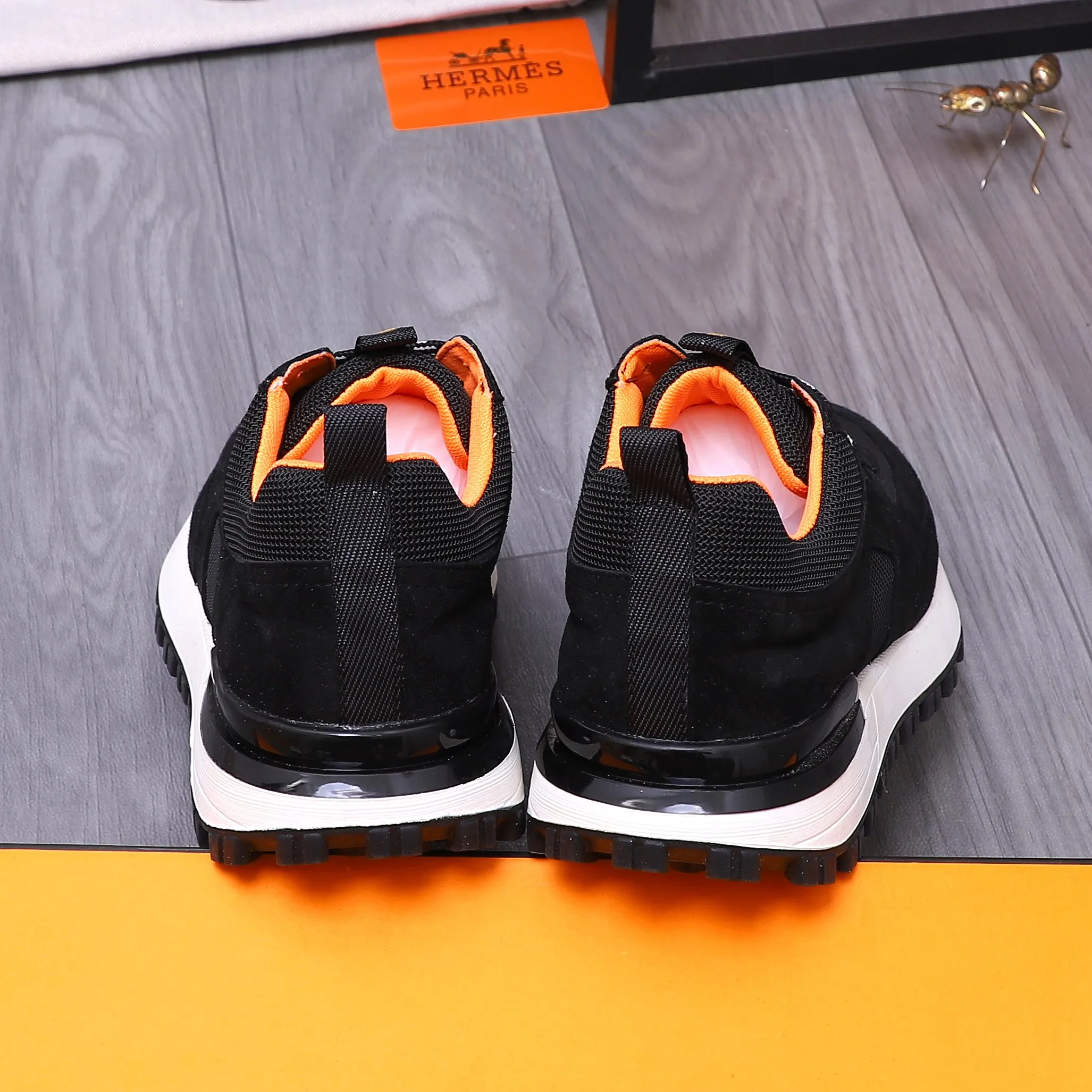 Men's shoes 💰420 Product trademark: HERMES "Hermes" casual shoes Regular size: 38-44 Product materials: Selected frosted cowhide stitching mesh upper Breathable mesh lining Cowhide insole Rubber outsole